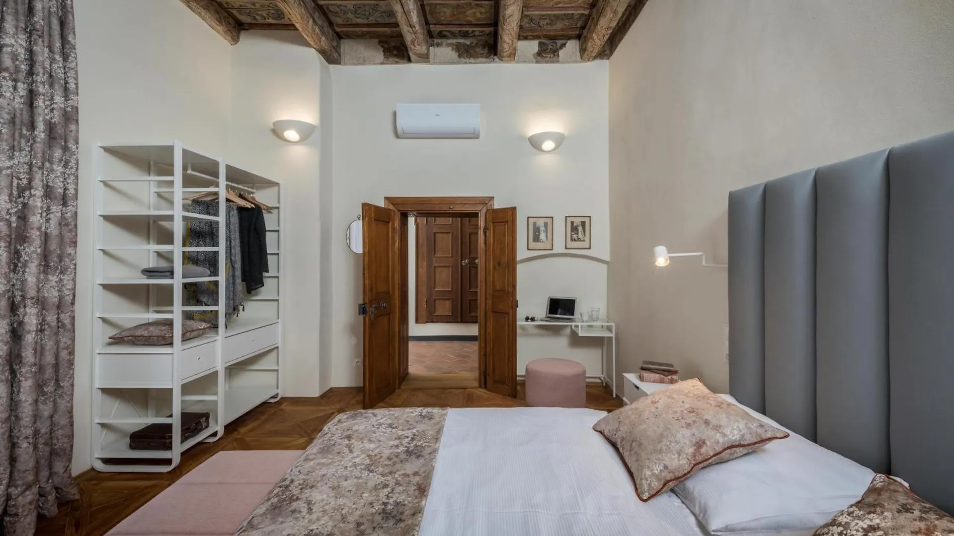 Residence U Mecenase Prag Apartment