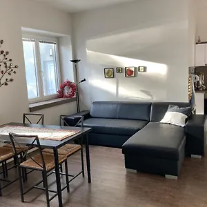 Near The Pond Apartment