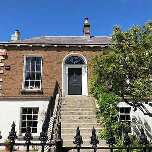 family-home-in-the-heart-of.dublin-hotelsweb.com/